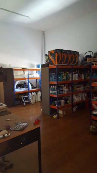 Vende nave industrial muy bien ubicada.