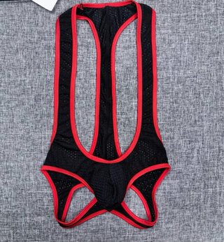 Ropa interior negra y roja