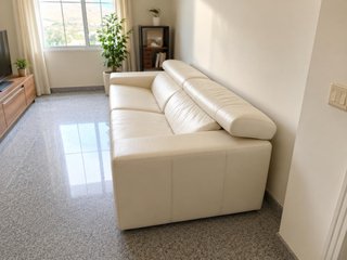Divano in pelle bianca