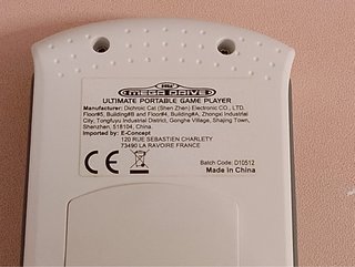 Sega Mega Drive portátil AtGames, 80 juegos, caja