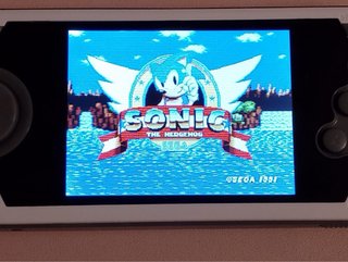 Sega Mega Drive portátil AtGames, 80 juegos, caja