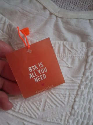 Vestido palabra de honor Bershka blanco