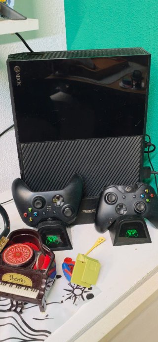 Xbox Consola y 2 Mandos
