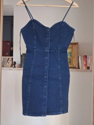 Vestido vaquero ajustado con botones