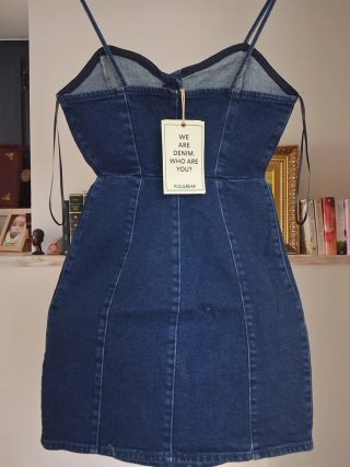Vestido vaquero ajustado con botones