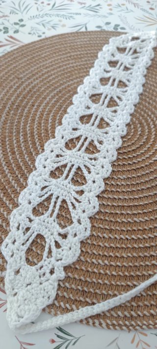 Diadema o bandana tejida a mano