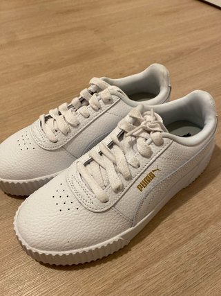 Zapatillas Puma Blancas y Doradas