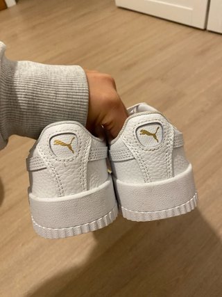 Zapatillas Puma Blancas y Doradas