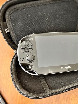 PS Vita + Accesorios + 2 Juegos