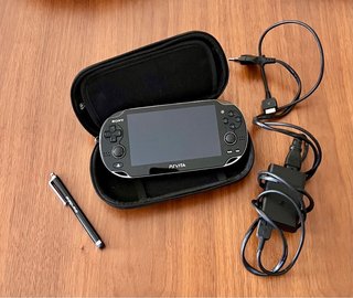 PS Vita + Accesorios + 2 Juegos