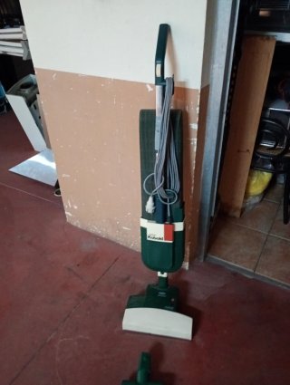 Aspiradora Kobold con accesorio alfombras