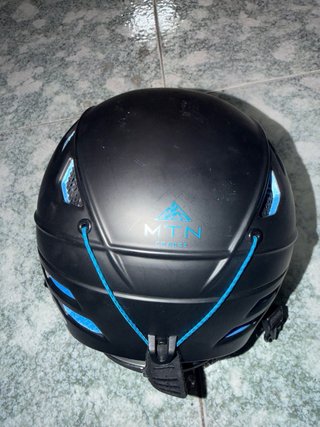 Pack esquí/snow:2gafas,casco,guantes y espaldera