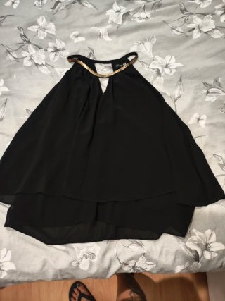 Vestido fiesta negro con detalles dorados