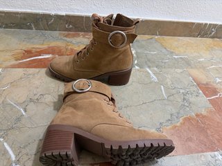 Consegna di scarpe taglia 37