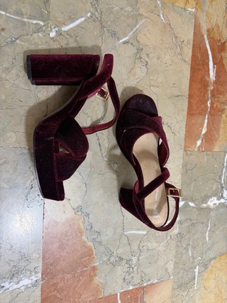 Consegna di scarpe taglia 37