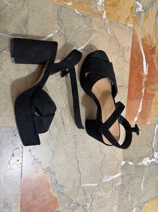 Consegna di scarpe taglia 37
