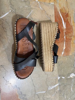 Consegna di scarpe taglia 37