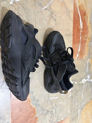 Consegna di scarpe taglia 37