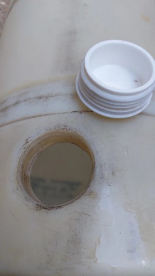 Depósito agua con grifo
