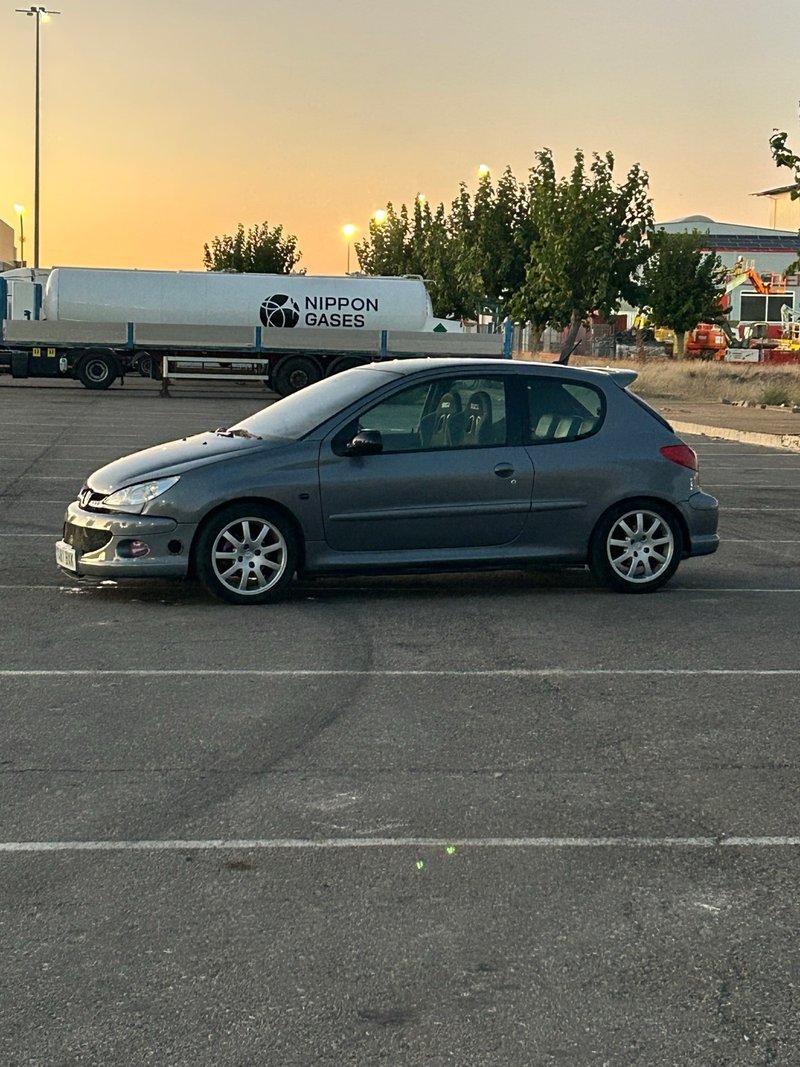 Peugeot 206 2002 - foto 1