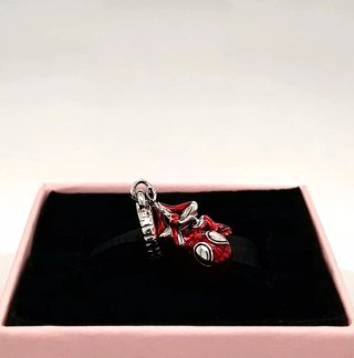 Charm pandora Spider-man colgado ciudad de Marvel