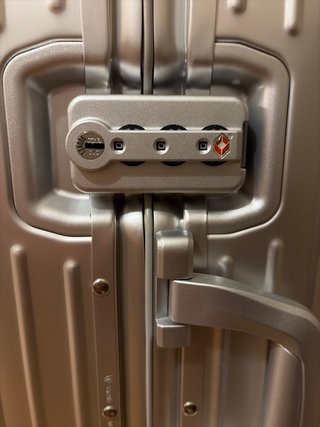 Maleta de cabina Rimowa plateada