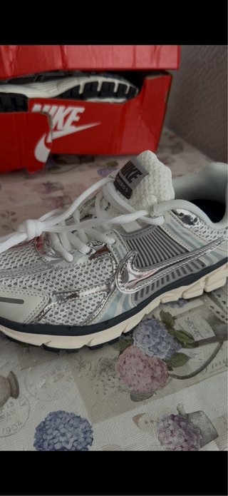 Zapatillas Nike Mujer Gris/Blanco SIN ESTRENAR!!!