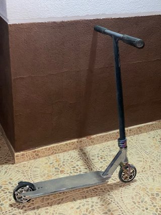 Patinete plateado