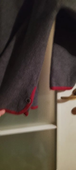 Cardigan tirolese grigio e rosso