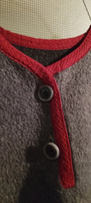 Cardigan tirolese grigio e rosso