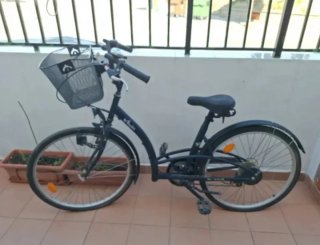 Bicicleta urbana con cesta