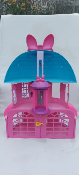 Casa de Minnie Mouse rosa y azul