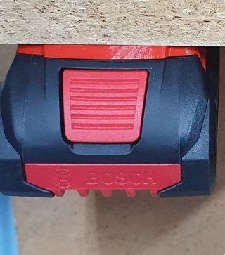 BOSCH 18V --4 Soportes para baterias