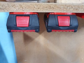 BOSCH 18V --4 Soportes para baterias