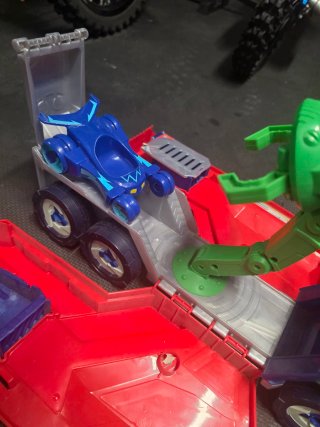 Lote PJ Masks camion ,Torre de control y robots