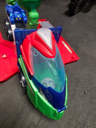 Lote PJ Masks camion ,Torre de control y robots