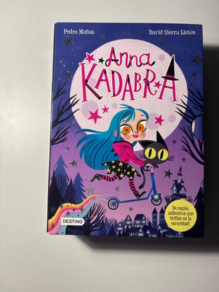4 libros os de Anna Kadabra, en perfecto estado