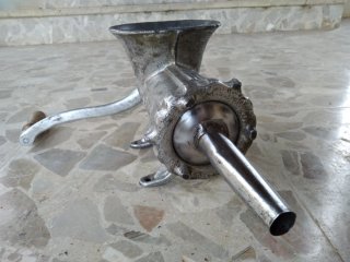Máquina picadora de carne y embutidora de chorizos