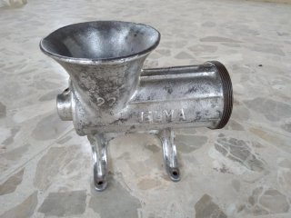 Máquina picadora de carne y embutidora de chorizos