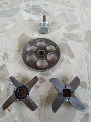 Máquina picadora de carne y embutidora de chorizos
