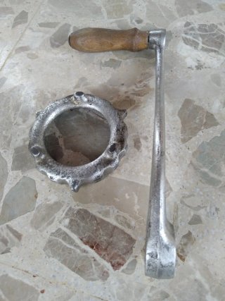 Máquina picadora de carne y embutidora de chorizos