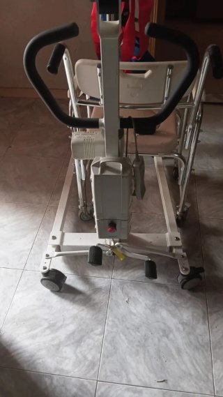 GRUA PARA PERSONAS CON DISCAPACIDAZ GASTA 230Kg
