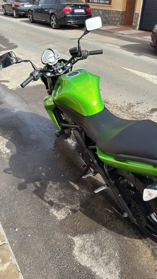 Moto Verde Estilo Naked:649