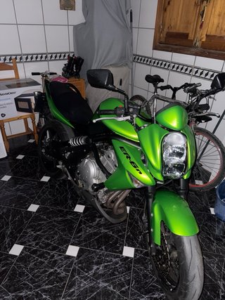 Moto Verde Estilo Naked:649