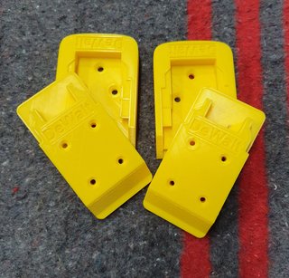 DEWALT 18V --2 Soportes para batería y 2 herramien