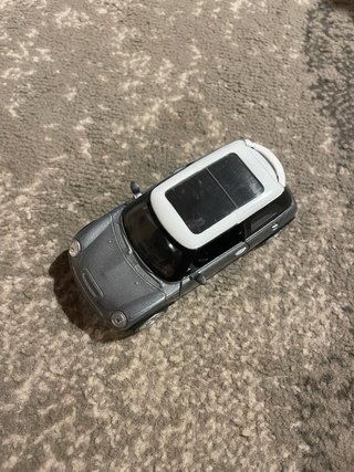 Coche gris para coleccionar o jugar