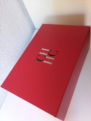 Caja Carolina Herrera Roja 31x23x12