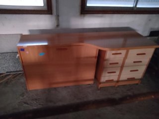 Escritorio madera y plástico