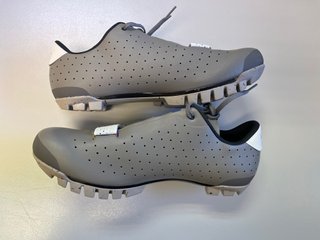 Zapatillas RAPHA EXPLORE SHOES talla 44.