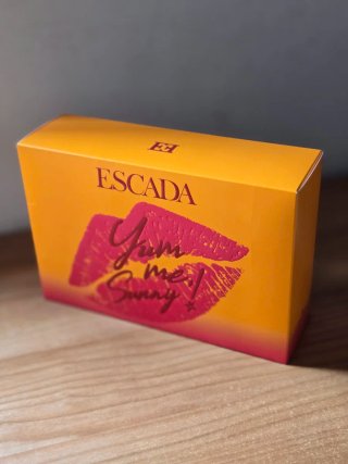 ​​Escada Yum Me, Sunny! EDP 100ml + Neceser + Tote